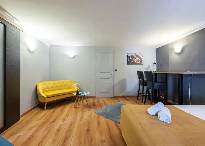 Apartment 3 Pieces Des Jardins, Parking, 50M Plage, Clim Menton