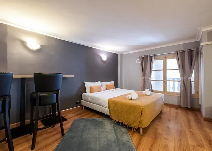 Apartamento T3 Emplacement Fête du Citron et Corso, Parking *